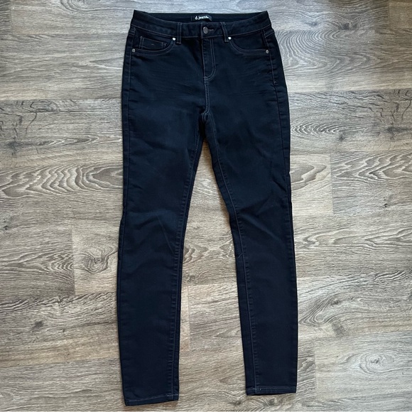 D. Jeans Black Denim Jeans Studded Embellished Back Pockets Women's size 4 - Picture 2 of 7